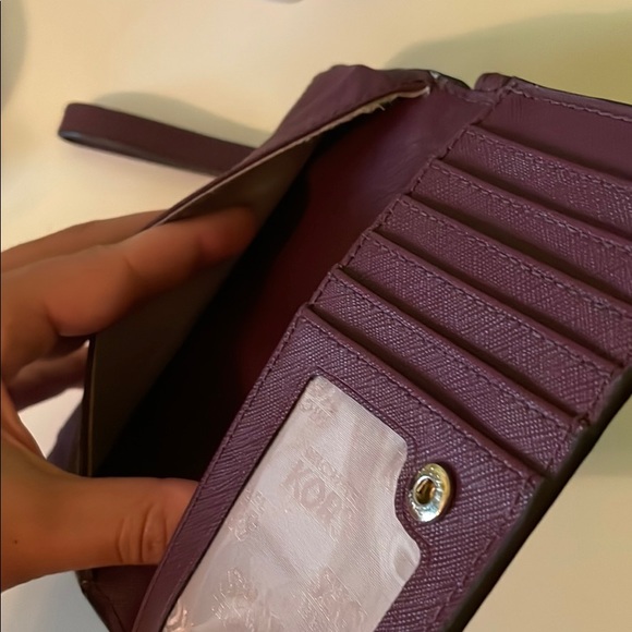 Michael Kors wallet/phone wristlet - Picture 7 of 7